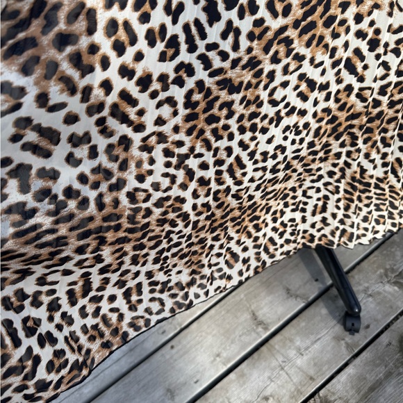 Elegant Leopard Print Maxi Skirt - Picture 4 of 9